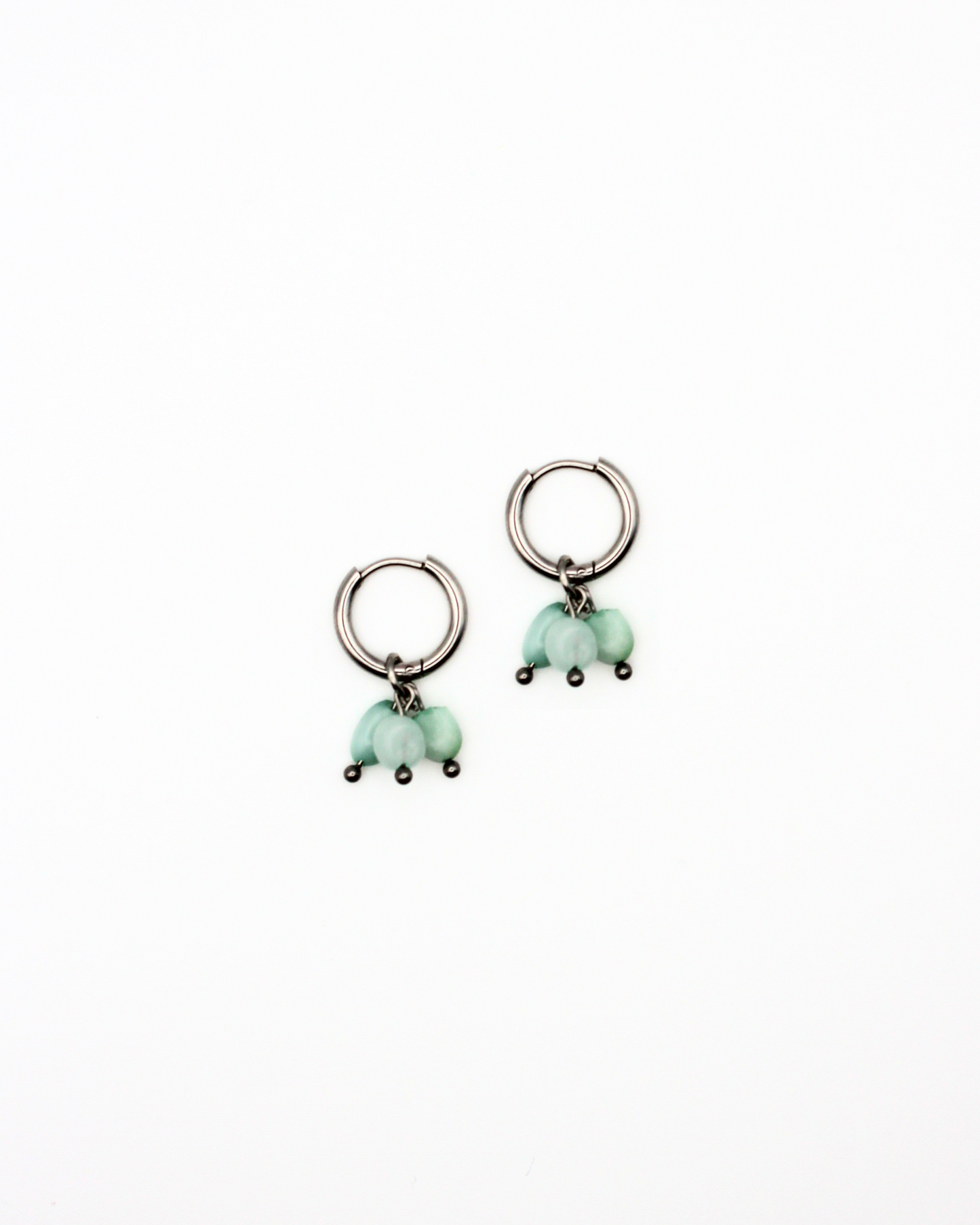Oorbellen met drie groene steentjes