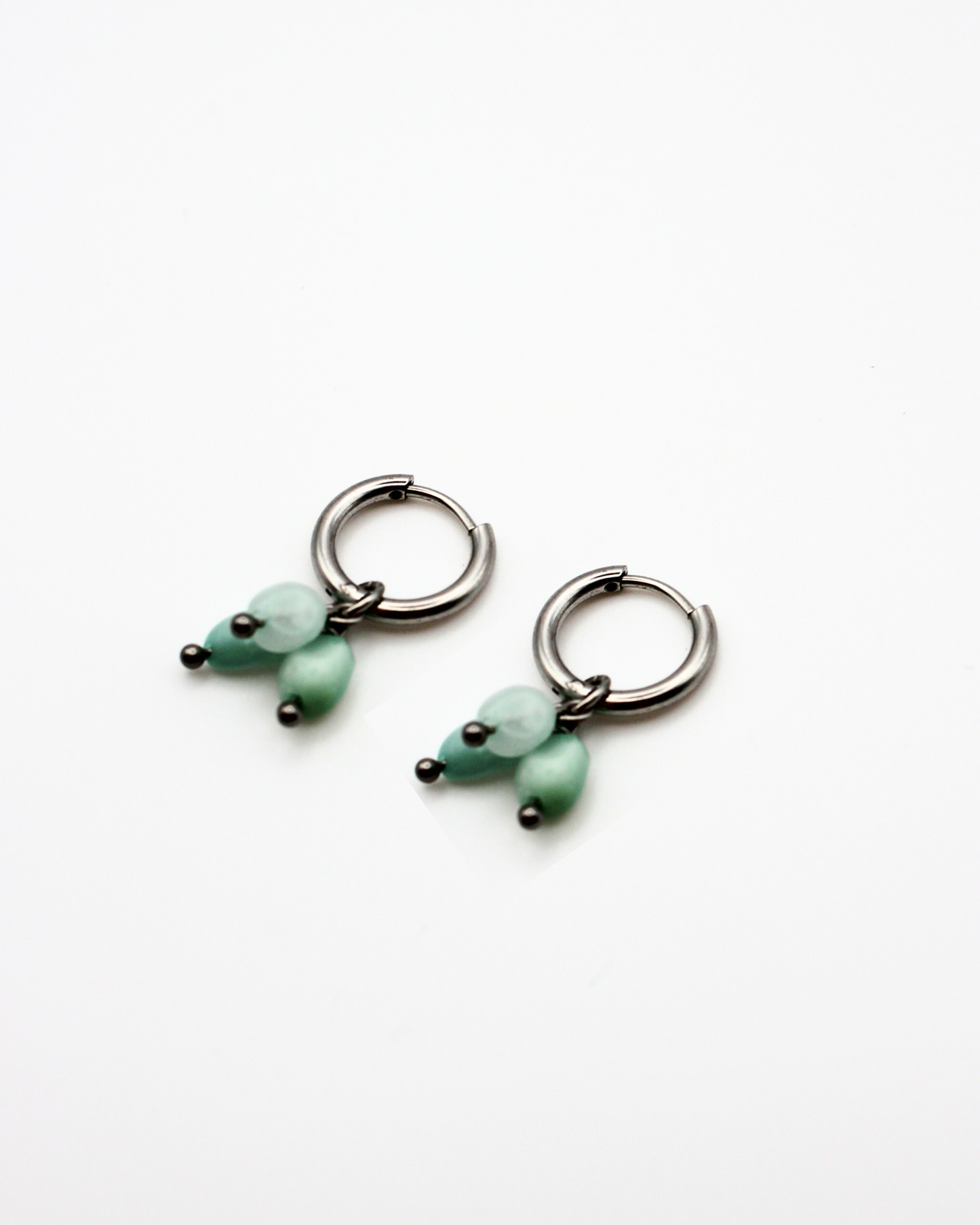 Oorbellen met drie groene steentjes