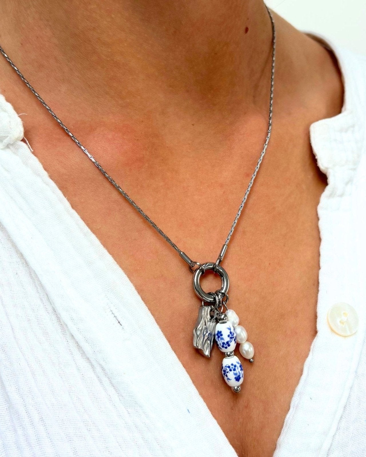 Bedel ketting / armband - twee delfts blauwe kralen