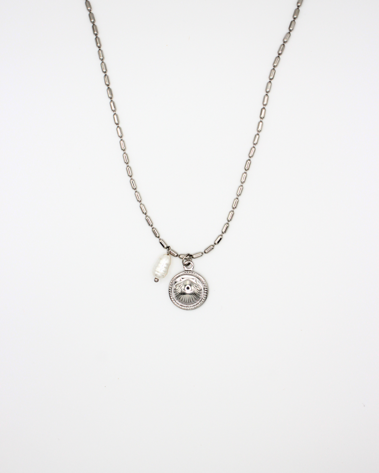 Ketting met schelp en parel