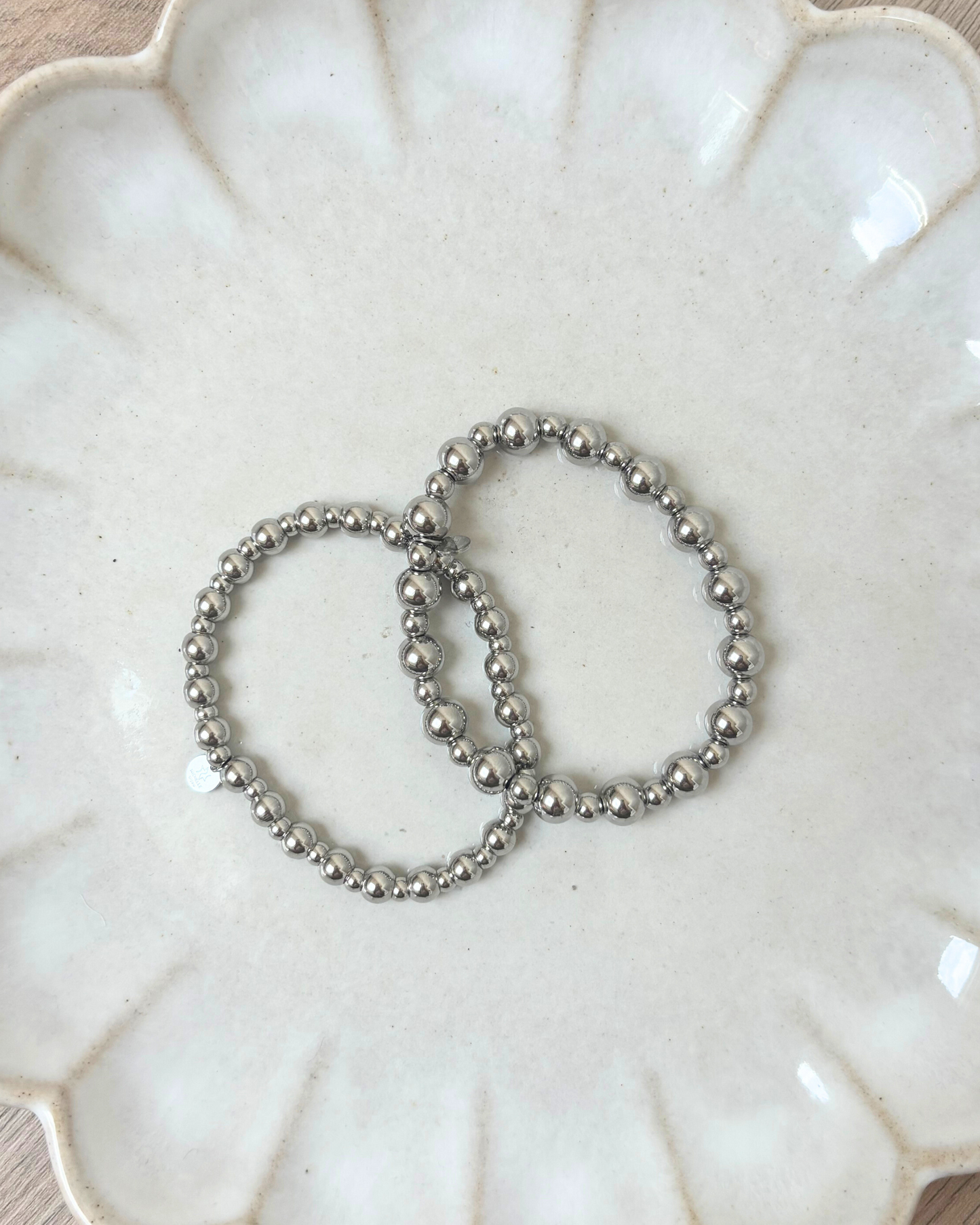 Kleine onregelmatige ballen armband