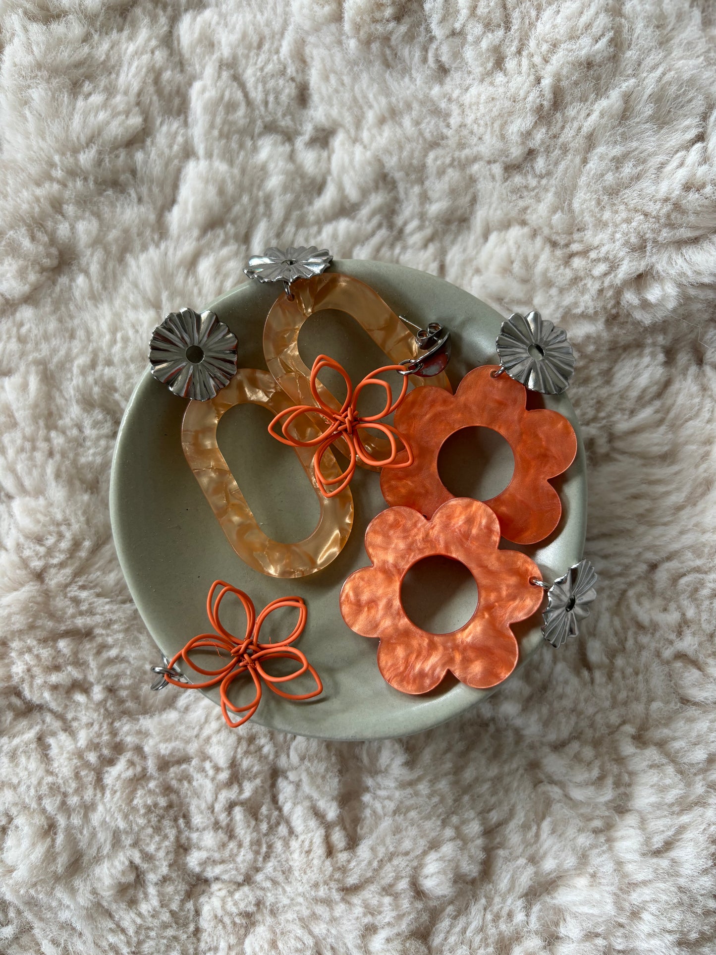 Oranje statement oorbellen ovaal