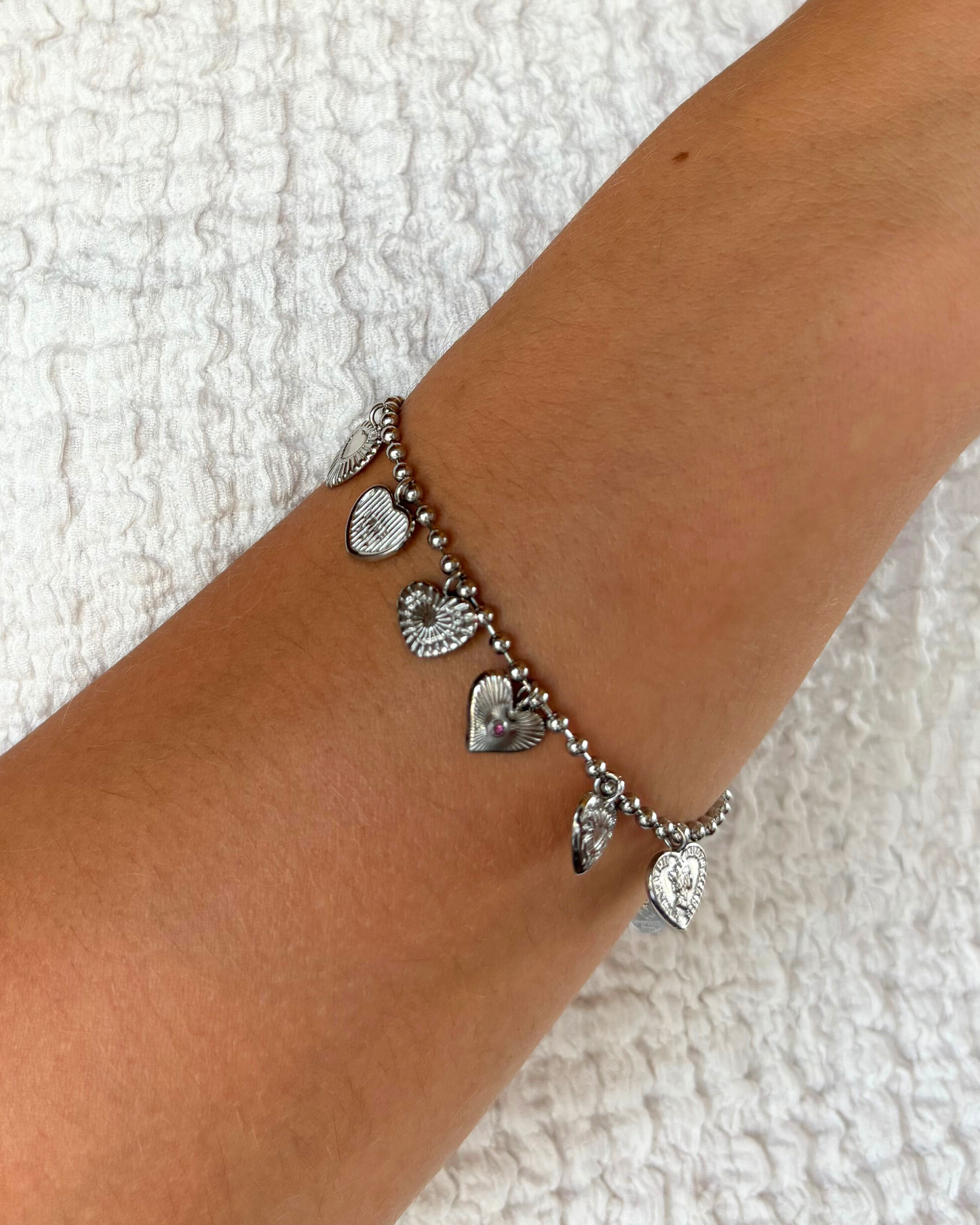 Bedelarmband met hartjes