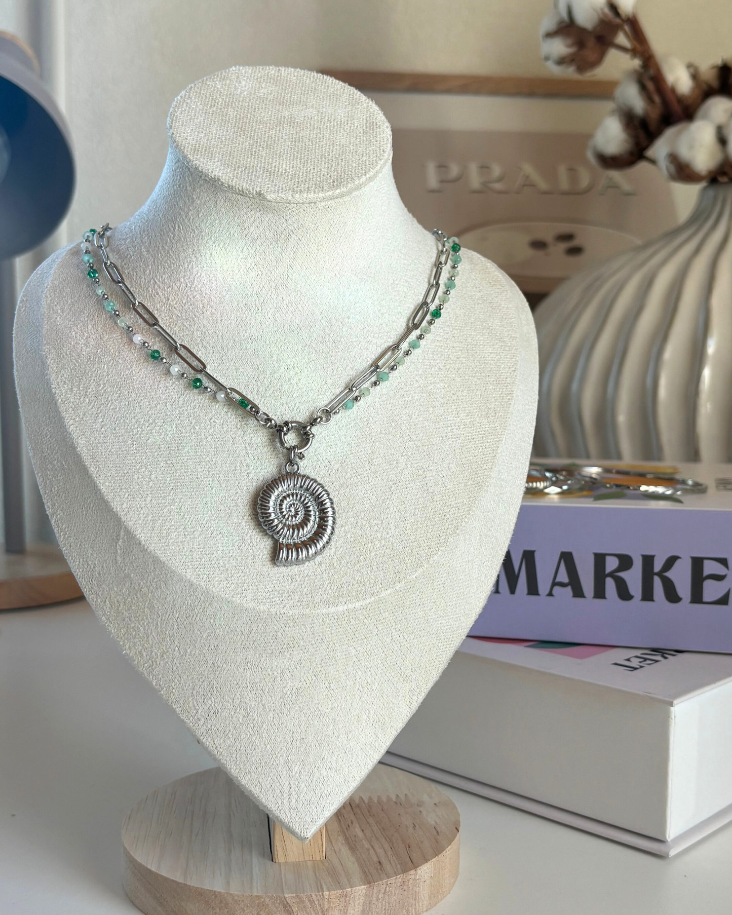 Bedel ketting / armband - grote gedraaide schelp