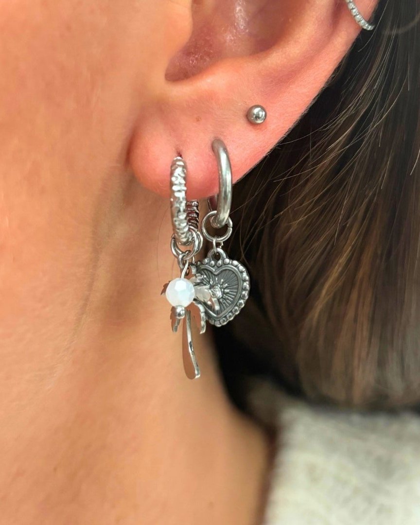 Bedel oorbel - hart met diamant