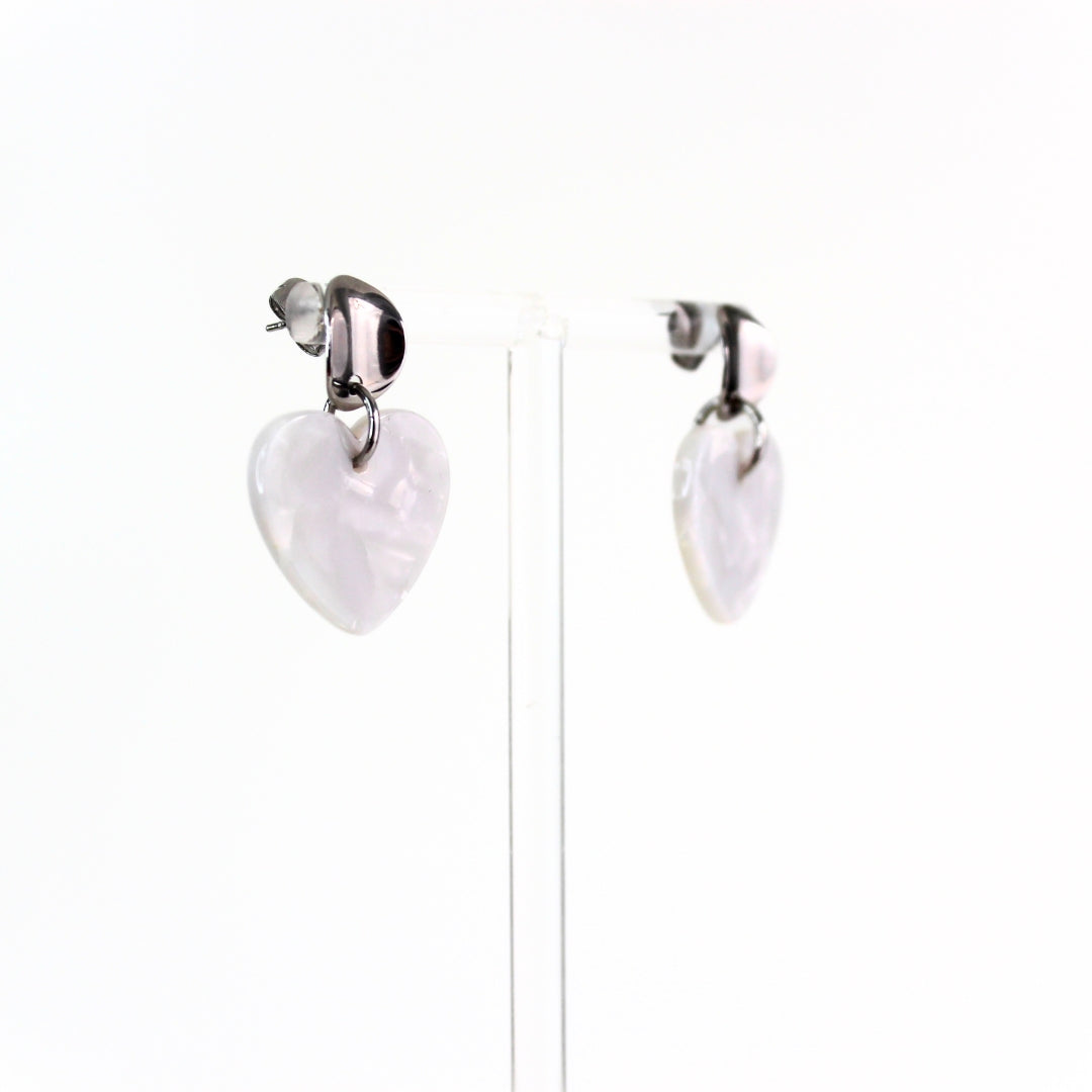 Witte kleine hartjes oorbellen met ronde knop