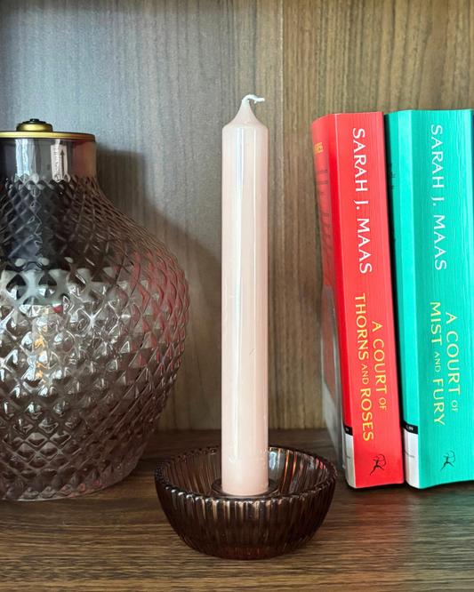 Witte kaars met enveloppen