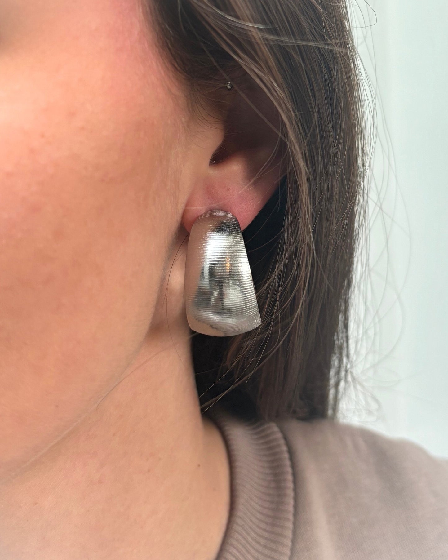 Brede hoops oorbellen