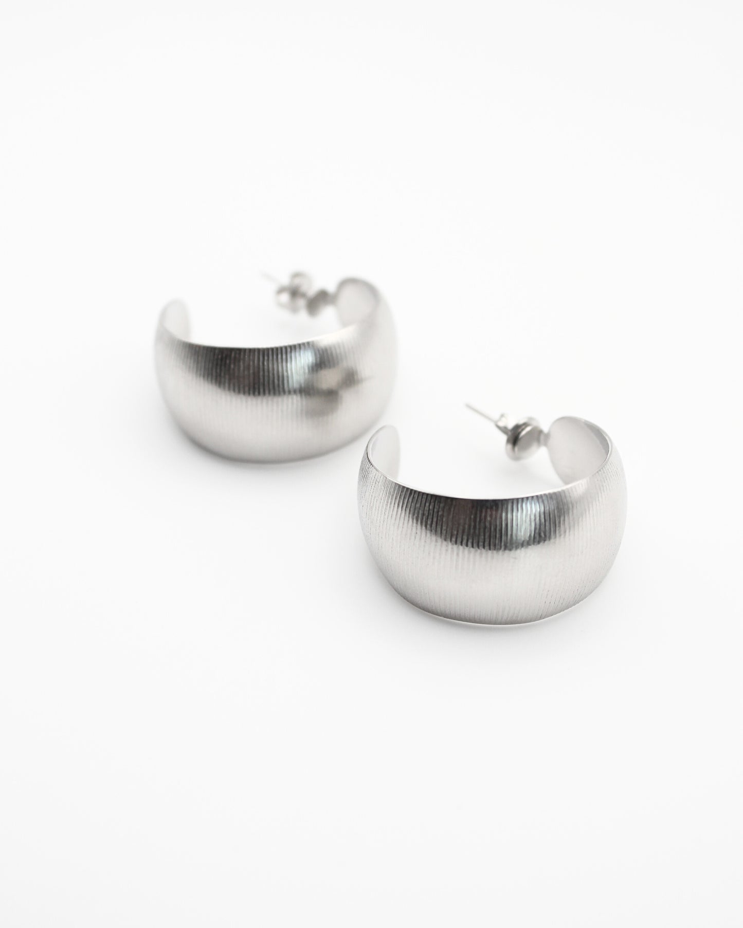 Brede hoops oorbellen