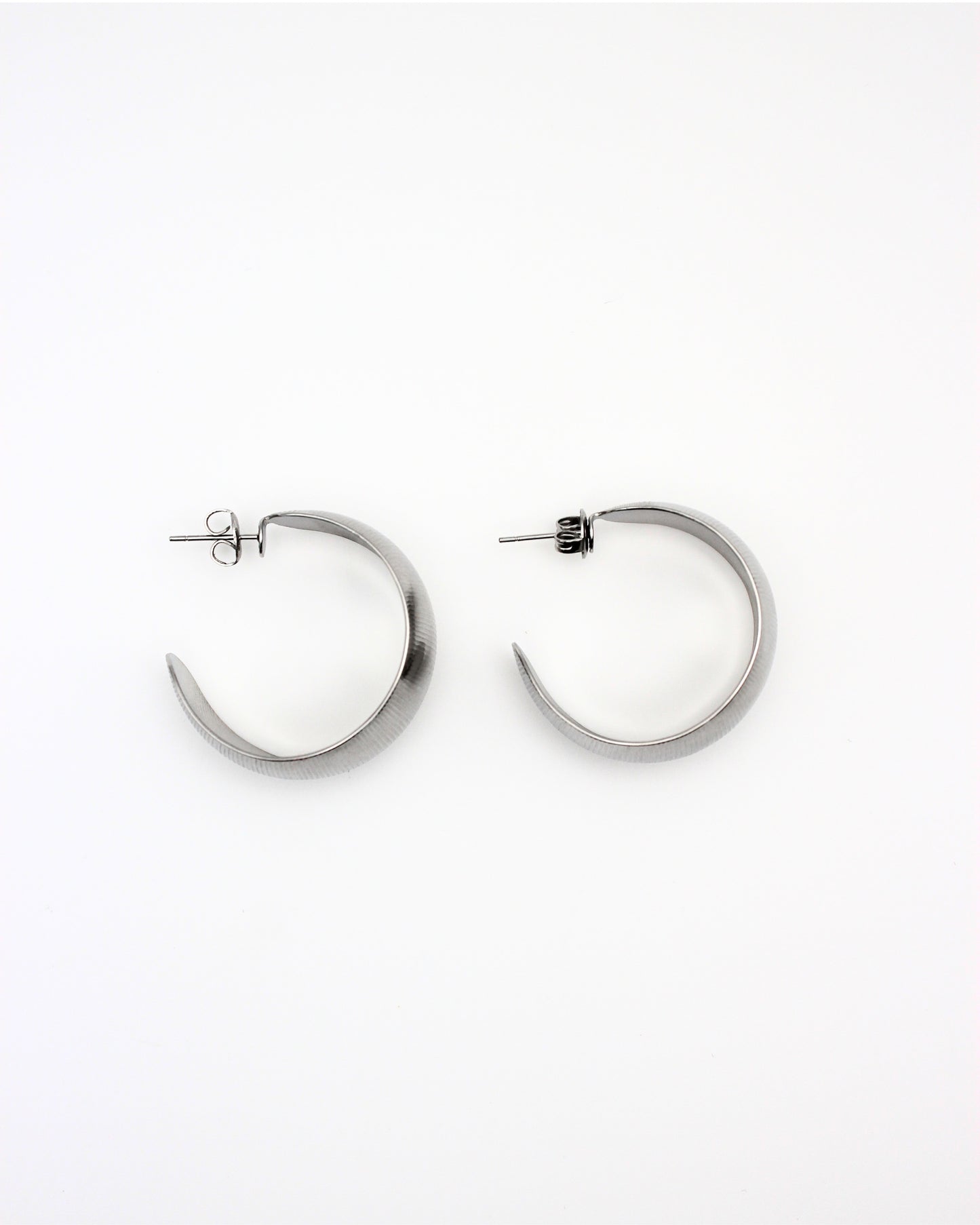 Brede hoops oorbellen