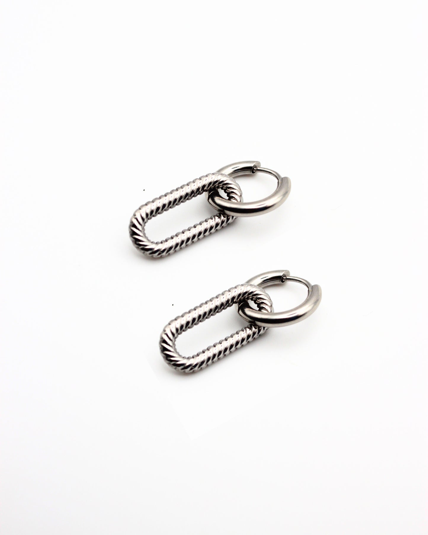 Oorringen met geribbelde ovaal