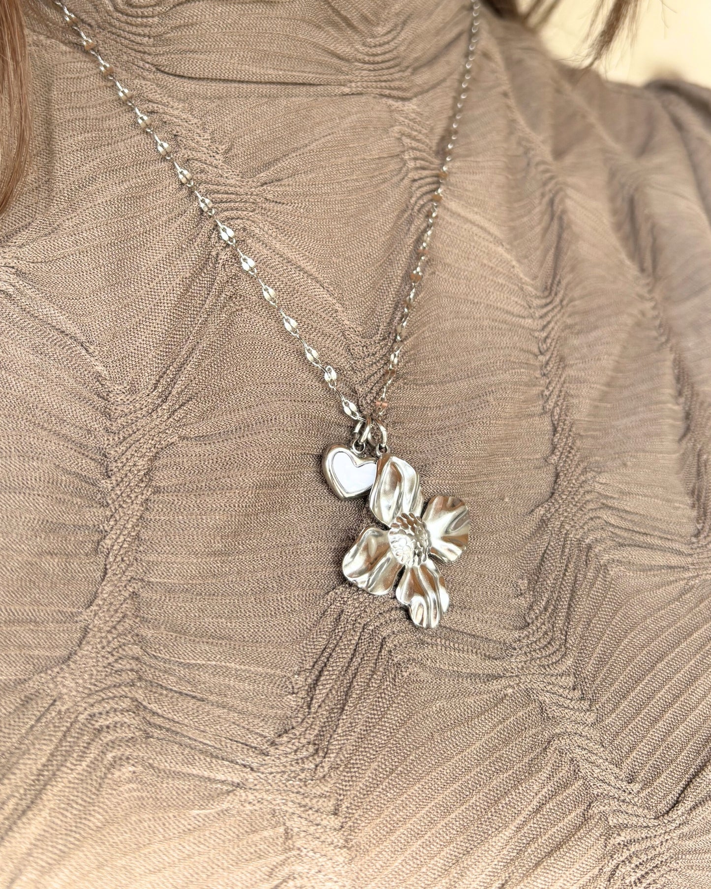 Bedel ketting/ armband - hartje met parelmoer