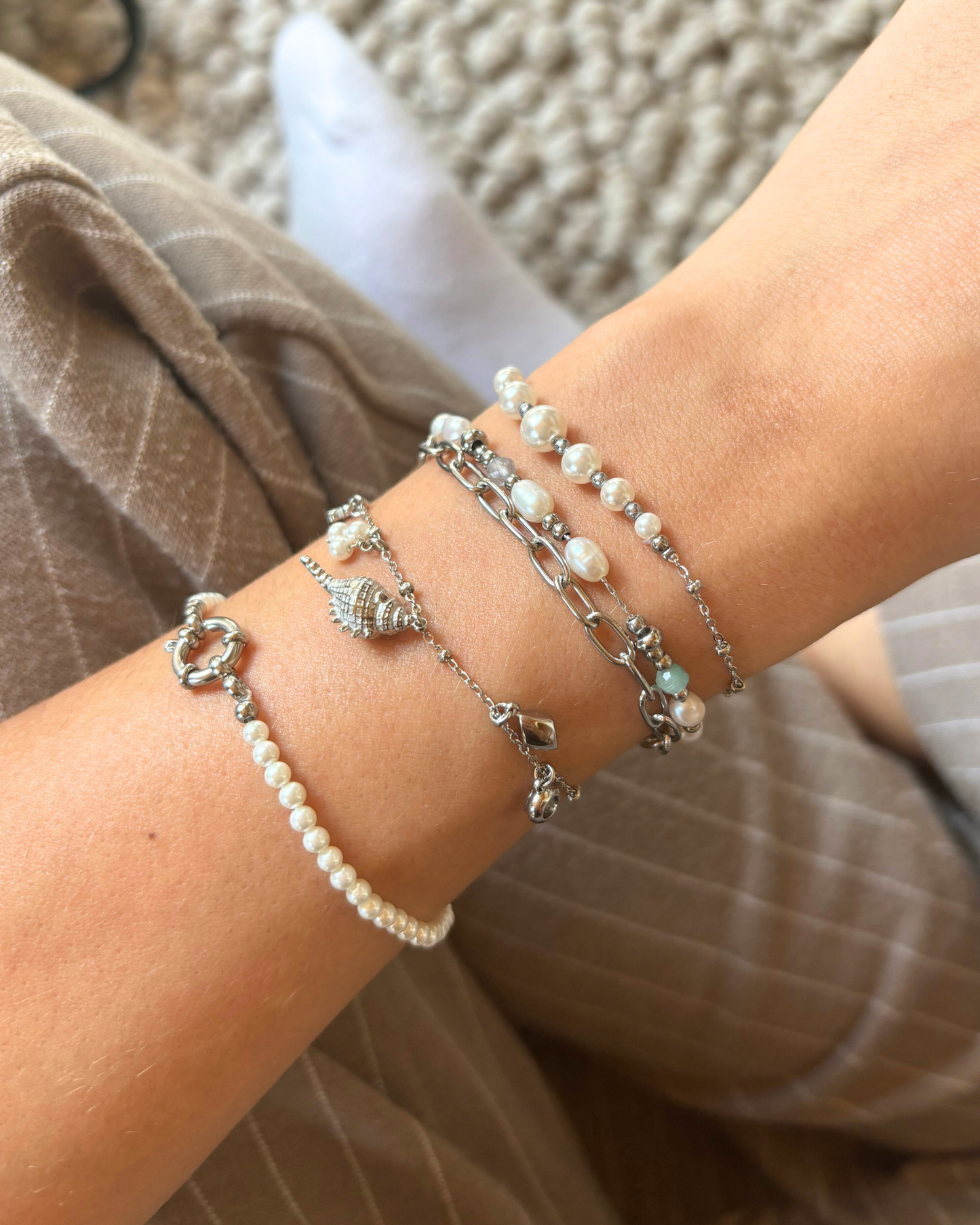 Armband met parels en gekleurde kraaltjes