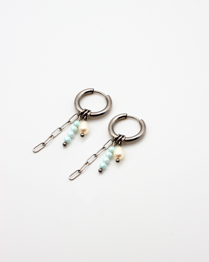Oorbellen met blauw en parels