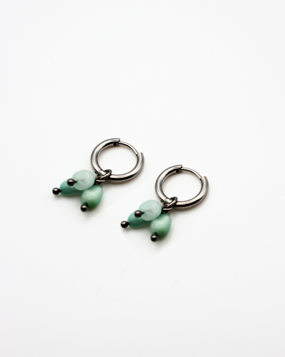 Oorbellen met drie groene steentjes