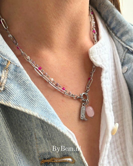 Ketting met roze kraaltjes
