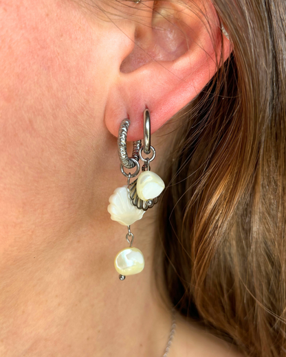 Oorbellen met witte schelp en gele steen