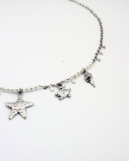 Bedelketting met zeedieren en parels