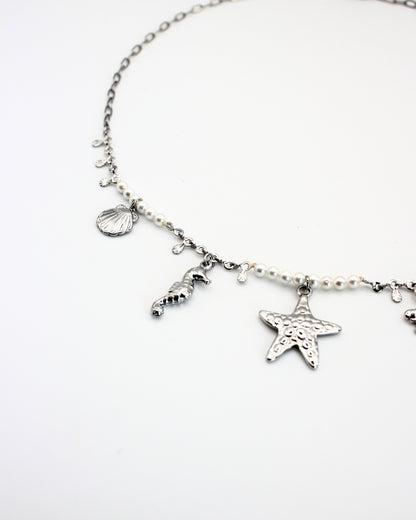 Bedelketting met zeedieren en parels